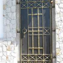 Ворота-двери, в Евпатории