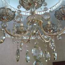 Люстра с подвесками и абажуром, в Омске