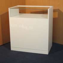 Прилавок белый, сверху и спереди стекло, в Санкт-Петербурге