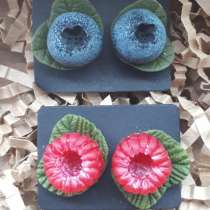 Пусеты черника и малина, ручная работа, цена за 2 пары, в Кемерове