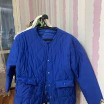 Синяя женская лёгкая стёганная куртка, в Красноярске