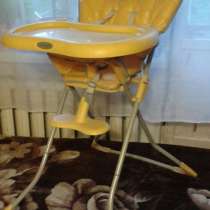Детский стульчик для кормления ярко-желтого цвета, в Санкт-Петербурге