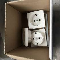 Розетка с заземляющими контактами 16 А / 250 В~ A1520WW, в Москве