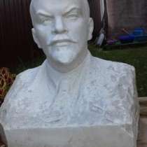Бюст В.И.Ленин из белого мрамора, в Москве