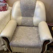 Продам угловой диван с креслом кроватью, в Москве