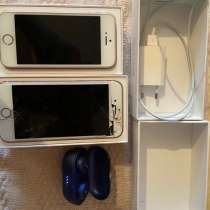 Продам iPhone 5se 32 g и iPhone 6s + наушники беспроводные, в Санкт-Петербурге