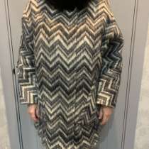 Полупальто мохеровое продается, в Москве