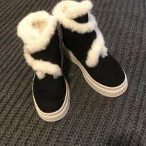 Угги новые зимние 38 размер мех натуральный, в Москве