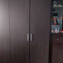 Шкаф двухстворчатый в отличном состоянии, цвет венге, в Киржаче