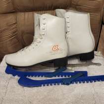 Коньки женские для фигурного катания и чехлы для коньков, в Троицке