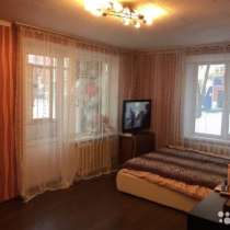 Обменяю двух комнатную квартиру на однокомнатную., в Москве