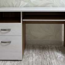 Продам качественную мебель: пенал и стол, в Первоуральске