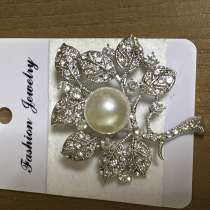 Брошь, в Москве