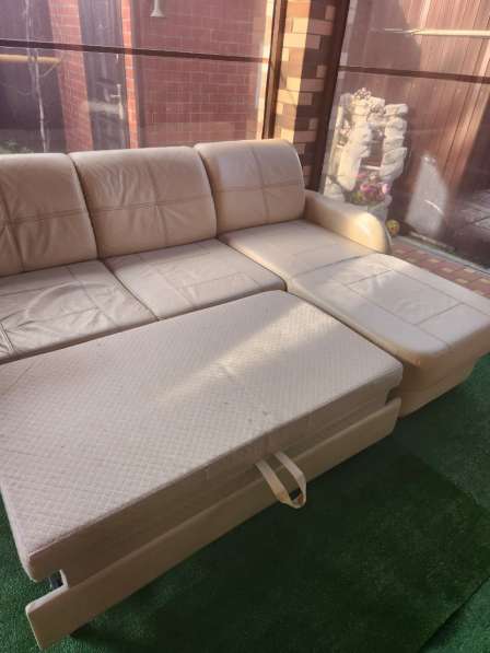 Угловой диван (кожа) в фото 3