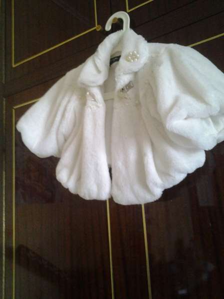 Белое платье + накидка в Снежинске