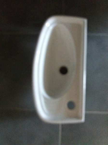 Маленькая раковина в туалетную комнату в Москве