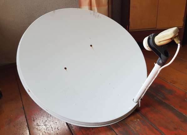 Спутниковая антенна (тарелка) с мотоподвесом в 
