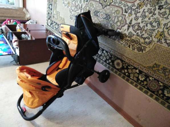Продам детскую коляску в Новосибирске