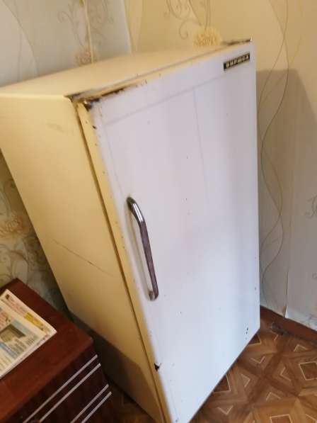 Старый работающий холодильник в Чебоксарах