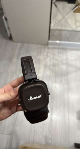 Продам наушники Marshall major IV