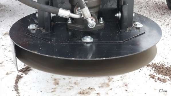 Автономный разбрасыватель песчано-солевой смеси РПС-1500 в фото 4