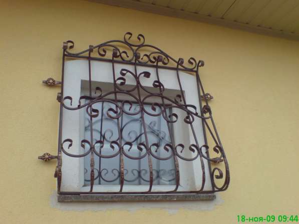 Кованые решетки на окна в фото 4