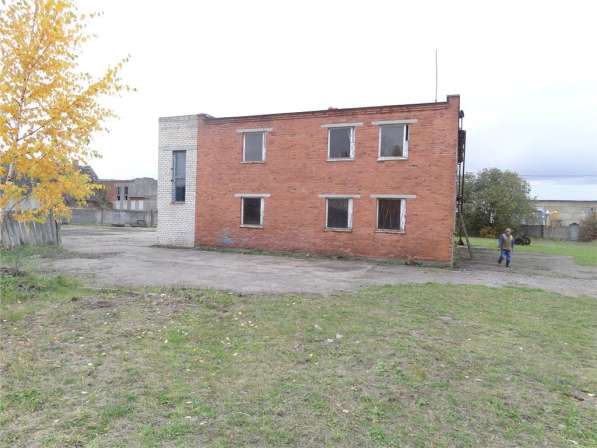 Продаётся здание бывшего заводского гаража п. Озерки