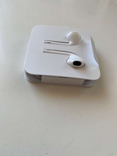 Наушники Apple EarPods с разъёмом Lightning оригинал в Красноярске фото 3