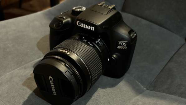 Зеркальный фотоаппарат Canon EOS 4000D Kit 18-55mm III черны