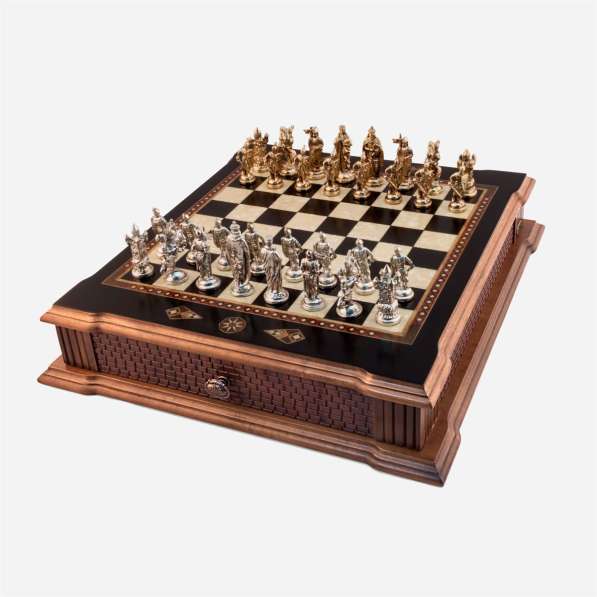 Деревянная шахматная доска ручной работы "крепость" в фото 5