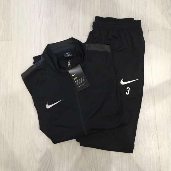 Спортивный костюм «Nike”