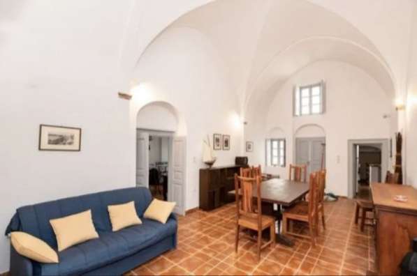 Уютная вилла с террасой для инвестиций в Тире, Санторини в фото 4