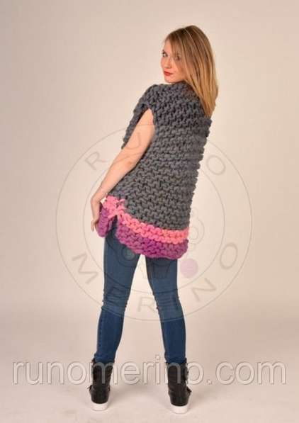 Жилетка из толстой пряжи в фото 8