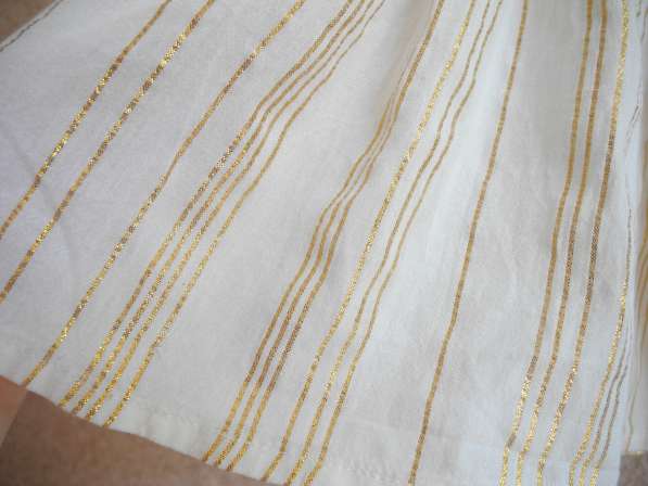 Белое платье-сарафан с золотой нитью H&M в фото 3