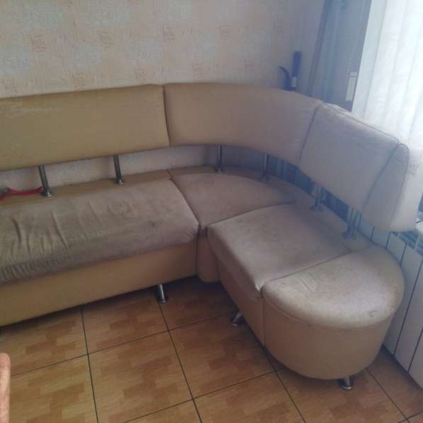 Кухонный угловой диван в 