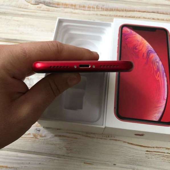 Продам iPhone XR red, в идеальном состоянии, комплект