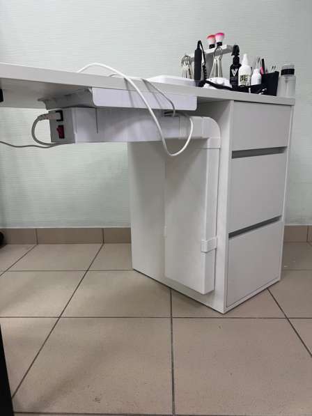 Маникюрный стол в Кемерове фото 3