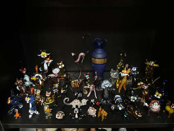 Коллекция фигурок кошек