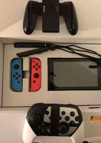 Nintendo switch с контроллерами и 3 играми