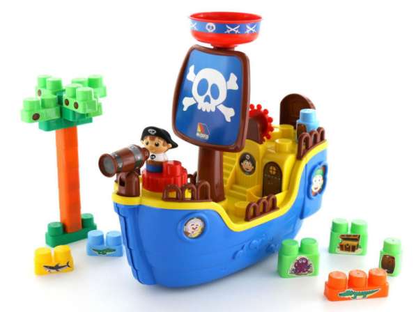 Игровой набор «Пиратский корабль» с конструктором