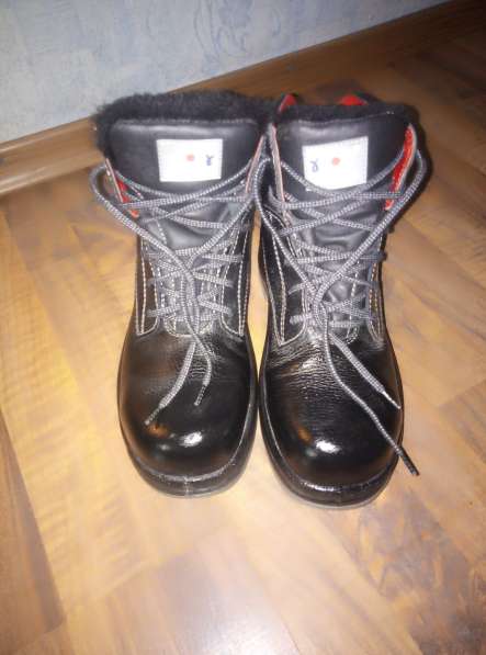 Продам новые мужские ботинки в Красноярске