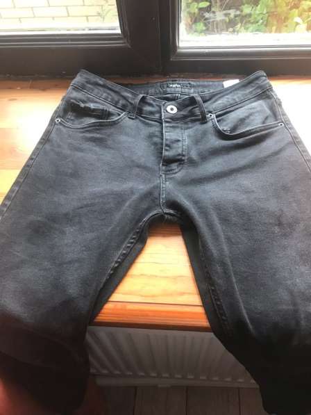 Мужские джинсы чёрные зауженные