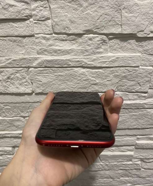 Айфон XR в корпусе красного цвета на 64 GB в Ростове-на-Дону