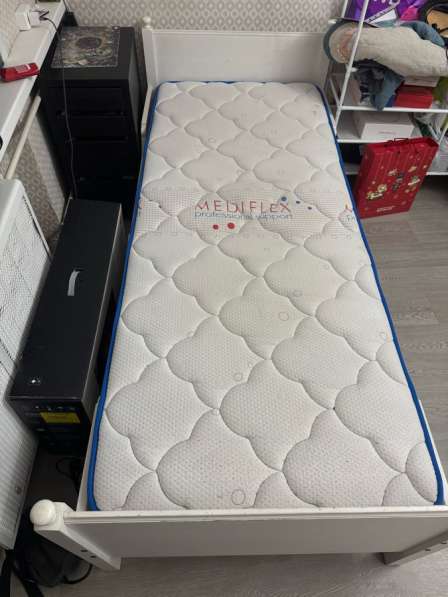 Кровать с матрасом