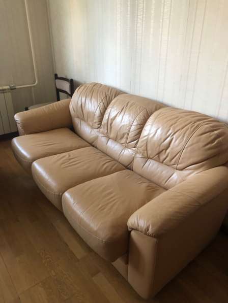 Диван кожаный раскладной