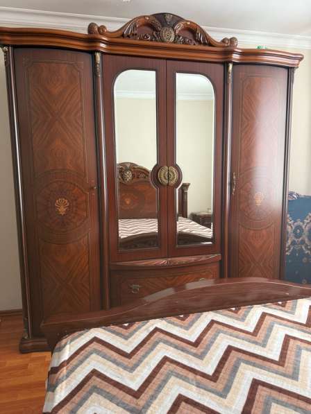 Продаю спальный гарнитур