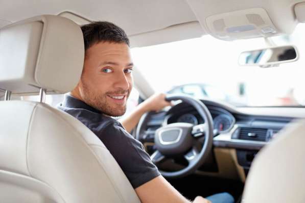 Работадатель обеспечивает автомобилем