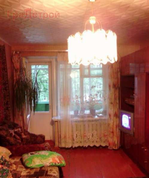 Продам двухкомнатную квартиру в Вологда.Жилая площадь 45 кв.м.Дом кирпичный.Есть Балкон.