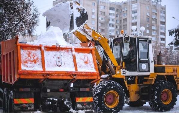 Уборка и вывоз снега. Снегоуборочные работы спецтехникой в Екатеринбурге фото 19