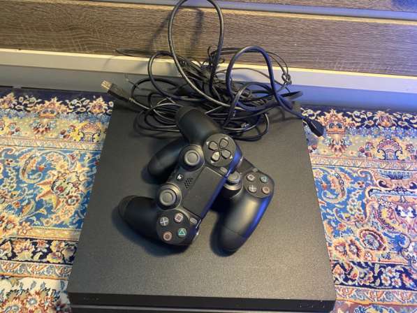 PlayStation 4 pro 1tb(2 джойстика, +3 игры) в Симферополе фото 5